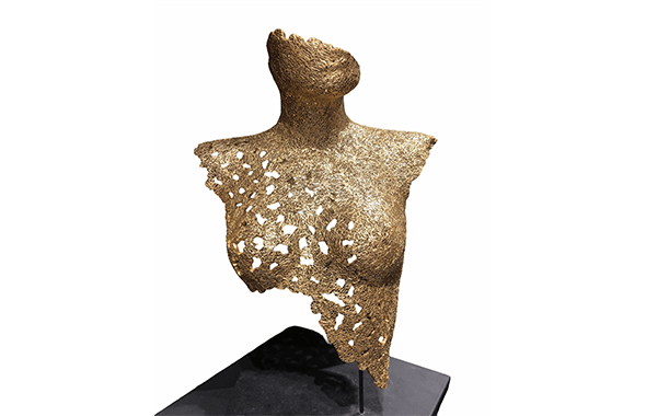 Sculpture grand format "Nyx" réalisée par l'artiste Maia Angelina