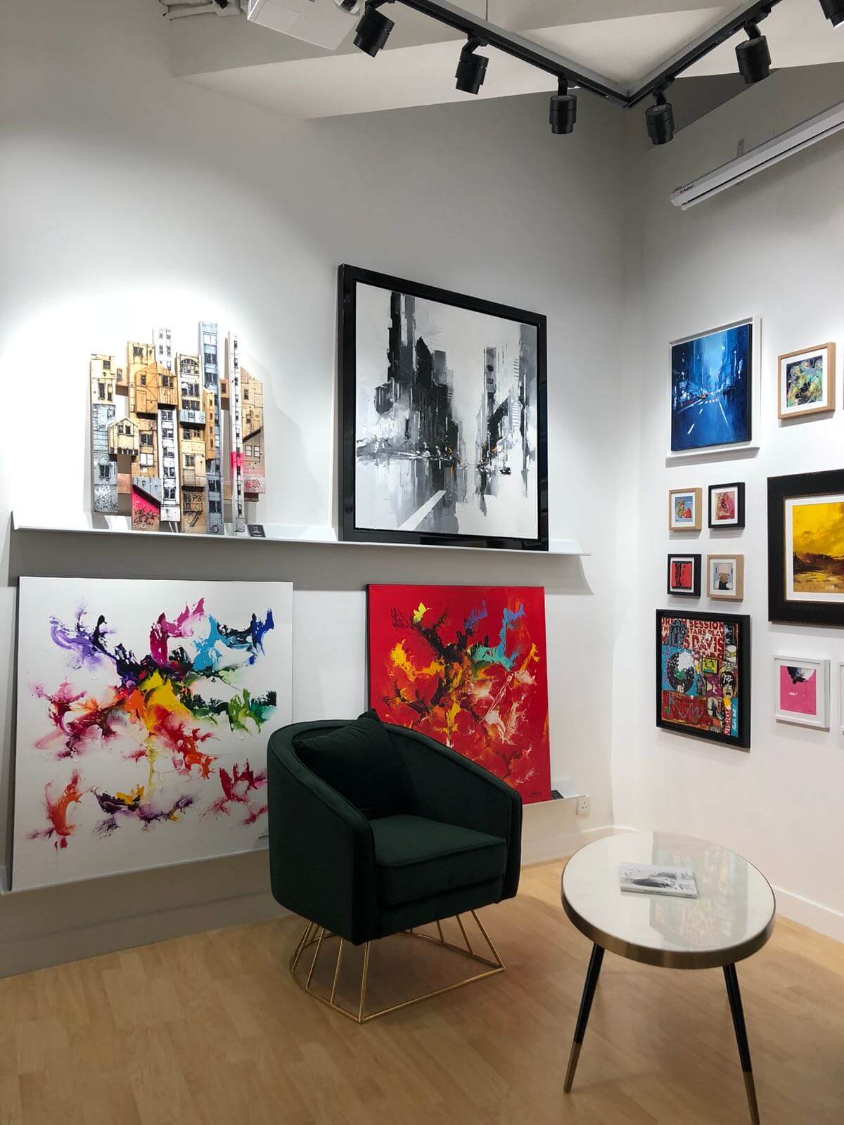 acheter de l'art intérieur d'une galerie d'art de carré d'artistes