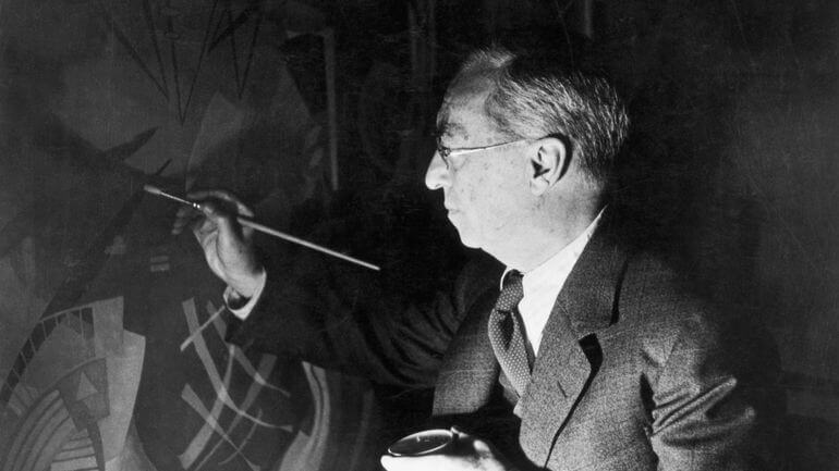 kandinsy peignant une oeuvre abstraite