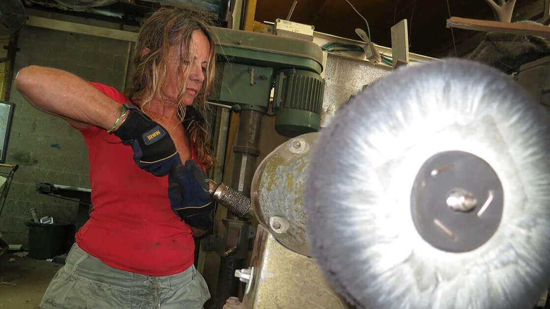 Liliane Danino sculpteur carré d'artistes dans le style giaocometti