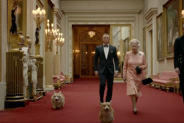 porträt königin elizabeth 2 film james bond