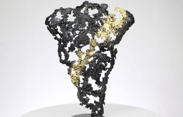  Klassische Skulptur Nackt: Pavarti, eine Arbeit des Künstlers Buil Philippe, stellt den nackten Oberkörper einer Frau dar.