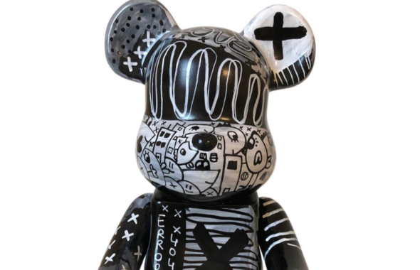 Sculpture pop art, de Salvan Pauline, art. L'artiste a utilisé la technique Résine pour créer cette sculpture de style Pop Art.